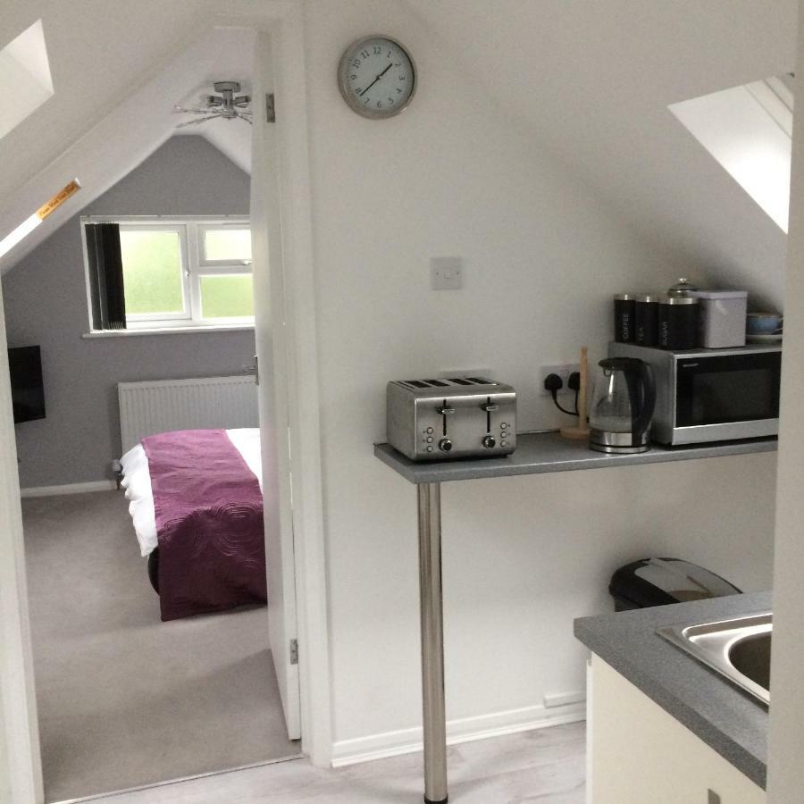 Number Forty One Bed and Breakfast Hillingdon Exterior foto